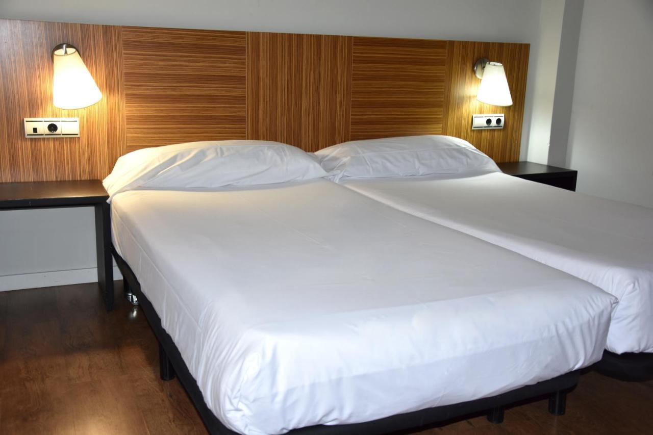 Hotel Y Apartamentos Snoe Ісаба Екстер'єр фото