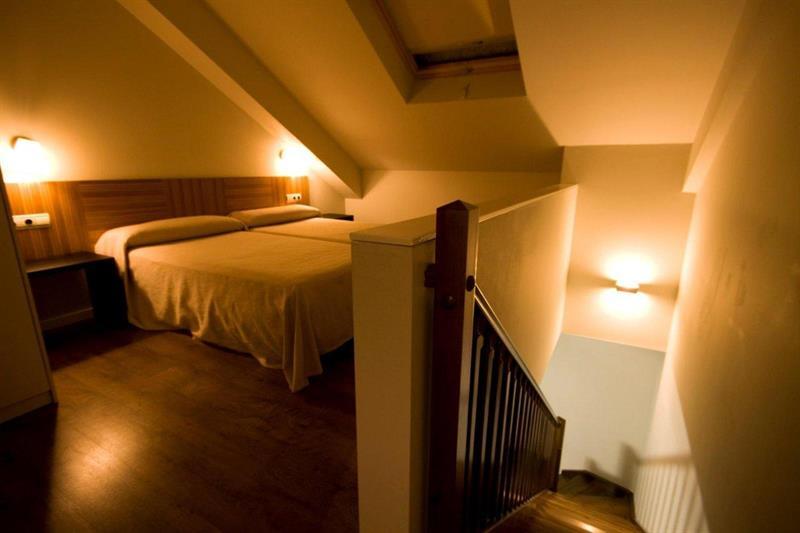 Hotel Y Apartamentos Snoe Ісаба Екстер'єр фото