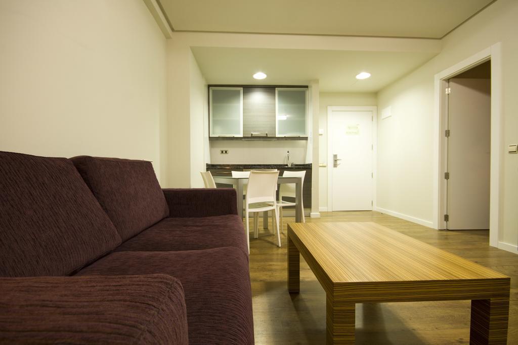 Hotel Y Apartamentos Snoe Ісаба Екстер'єр фото