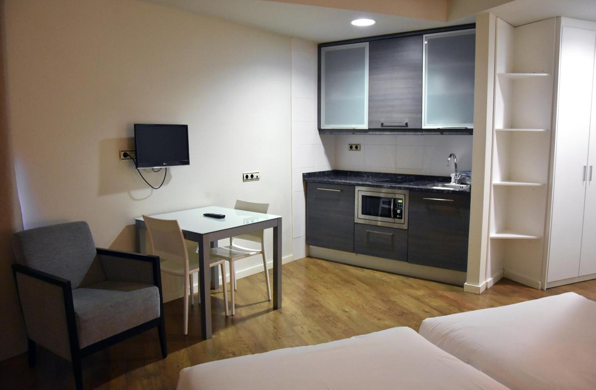 Hotel Y Apartamentos Snoe Ісаба Екстер'єр фото