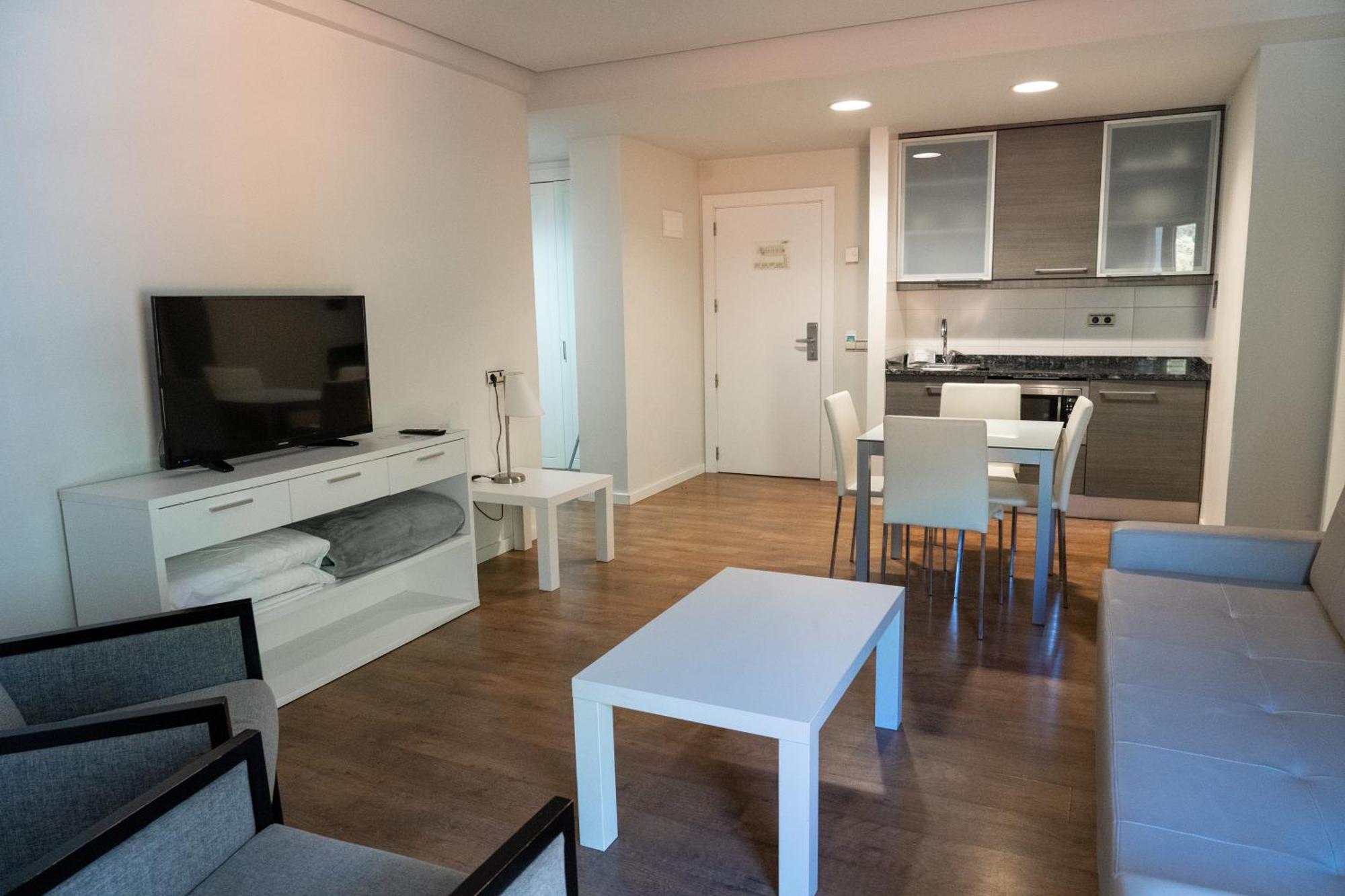 Hotel Y Apartamentos Snoe Ісаба Екстер'єр фото