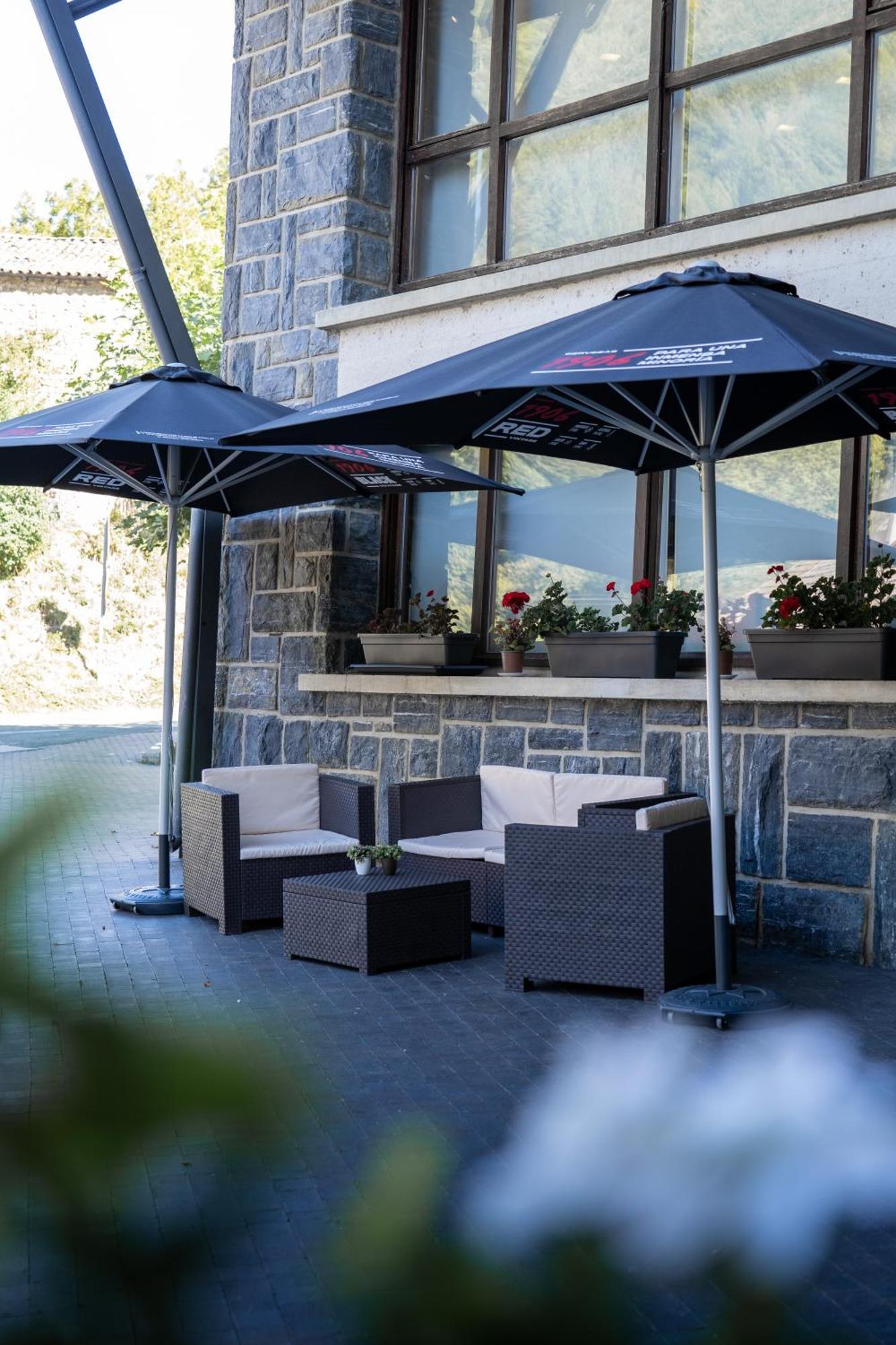 Hotel Y Apartamentos Snoe Ісаба Екстер'єр фото